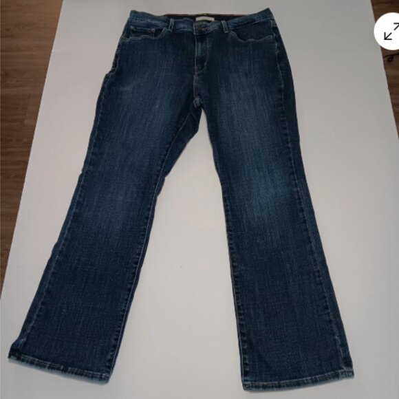 Levi's Classic Boot Cut Jeans Womens 14‎ Stretch Blue Denim 5 Pocket Style B24 - Picture 1 of 12
